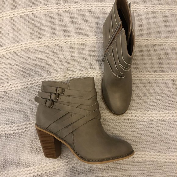 Journee Collection Strap Women's Ankle Boots - Picture 6 of 8